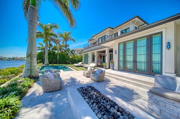 Exterior, Pool, Water