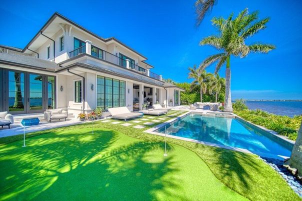 Exterior, Pool, Water