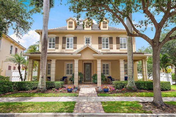 Exterior, Facade, French Provincial