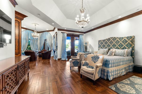 Chandelier, Interior, Living room, Recessed Lighting, Wood Texture Flooring