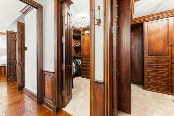 Chandelier, Interior, Walk-in Closets, Wood Texture Flooring