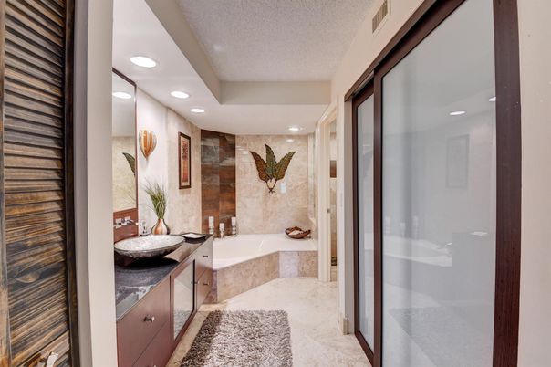Bathroom, Interior, Recessed Lighting