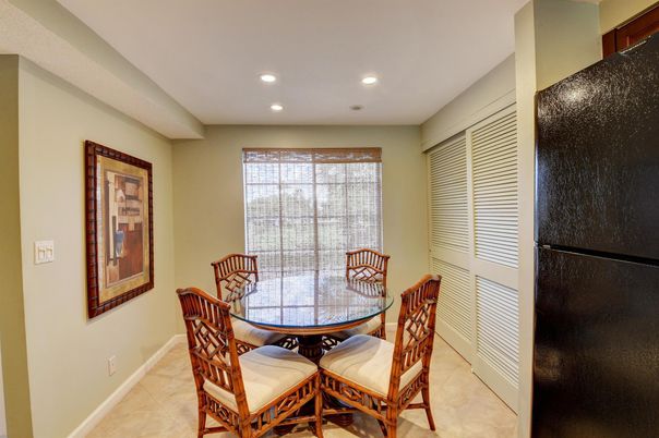 Dining room, Interior, Recessed Lighting