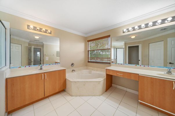 Bathroom, Dual Sink Vanities, Interior