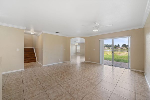 Empty room, Interior