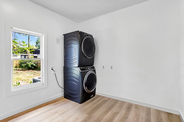 Interior, Utility Closets, Washer, Wood Texture Flooring