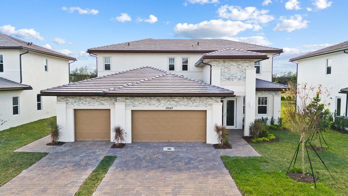 Attached, Exterior, Facade, Mediterranean