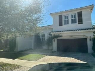 Attached, Exterior, Facade, Mediterranean