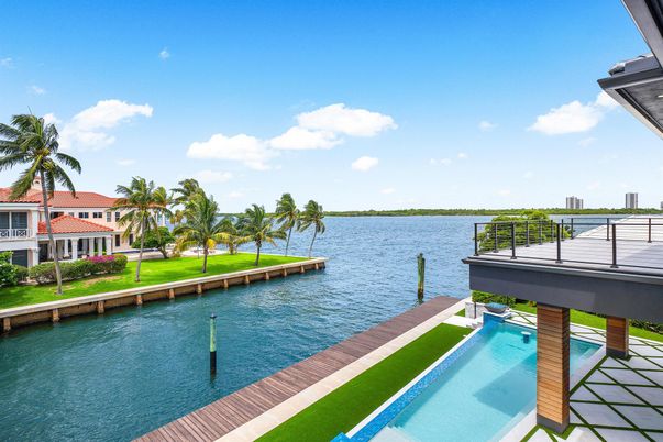 Exterior, Pool, Water