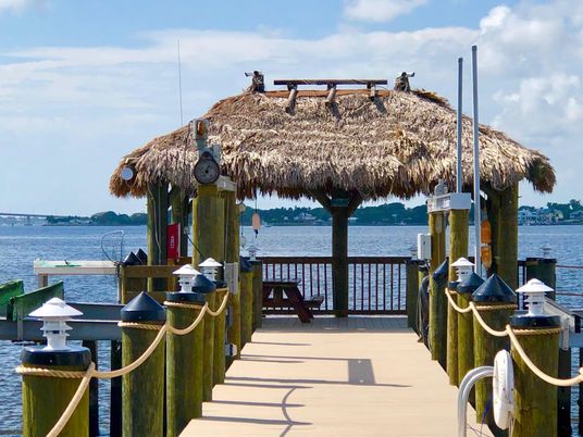 Exterior, Lake