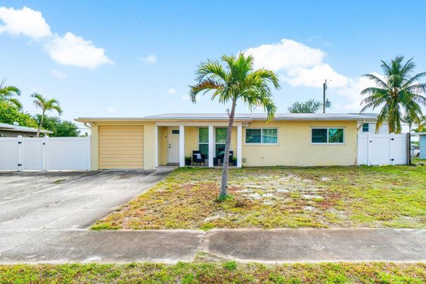 Attached, Backyard, Exterior, Facade, Ranch