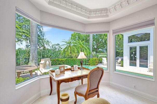 Home Office, Interior