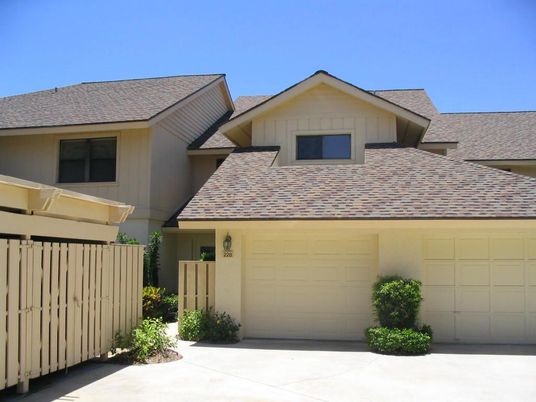 Attached, Exterior, Facade, Farmhouse