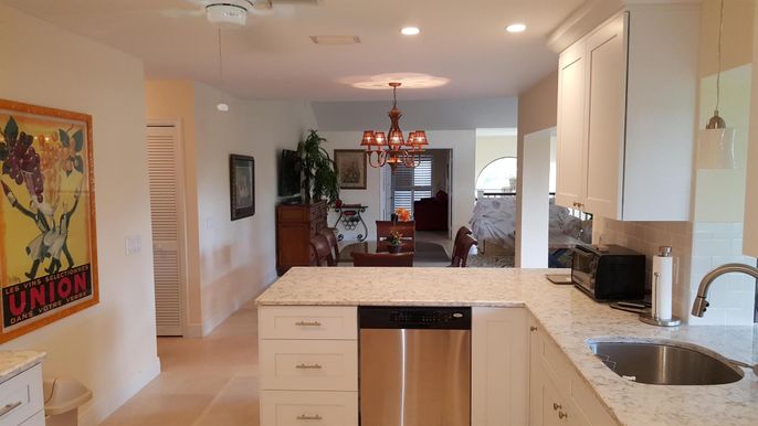 Chandelier, Dining room, Interior, Kitchen, Recessed Lighting, Stainless Steel Appliances