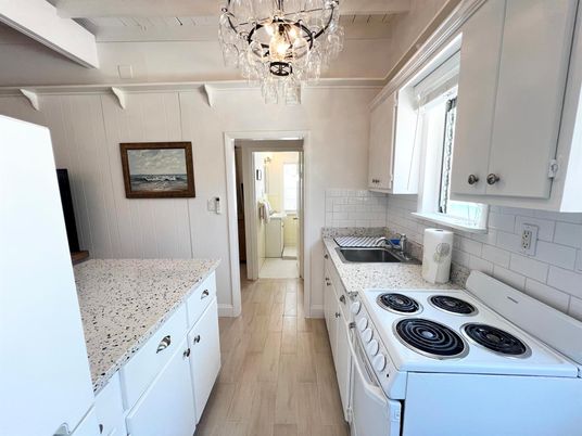Chandelier, Interior, Kitchen, Wood Texture Flooring