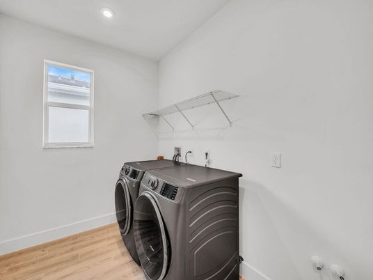 Interior, Recessed Lighting, Washer, Wood Texture Flooring