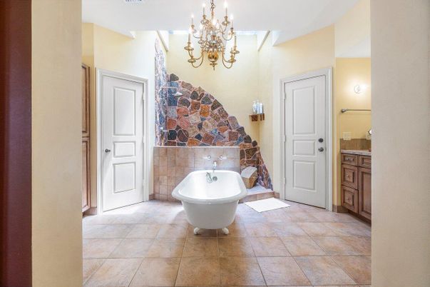 Bathroom, Chandelier, Free Standing Baths, Interior