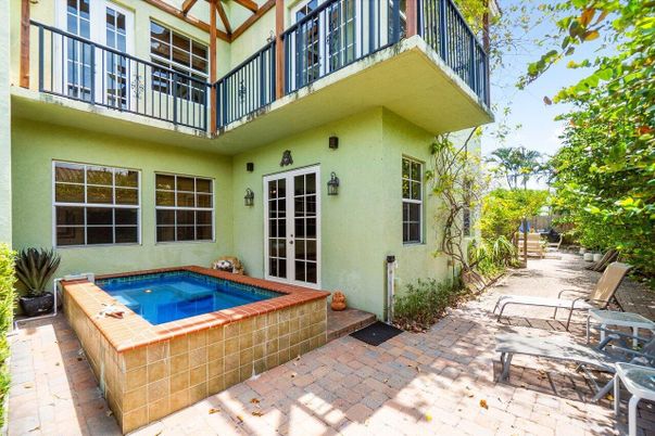 Exterior, Pool