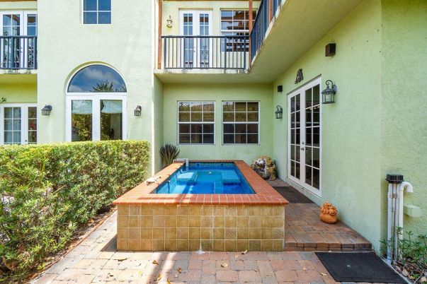 Exterior, Pool