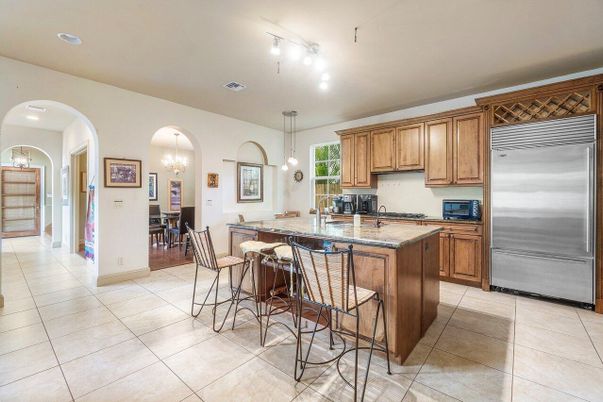 Chandelier, Dining room, Interior, Kitchen, Pendant Lights, Recessed Lighting, Stainless Steel Appliances