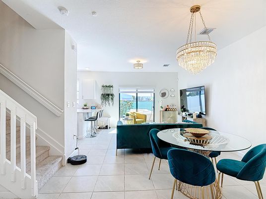 Chandelier, Dining room, Interior, Living room