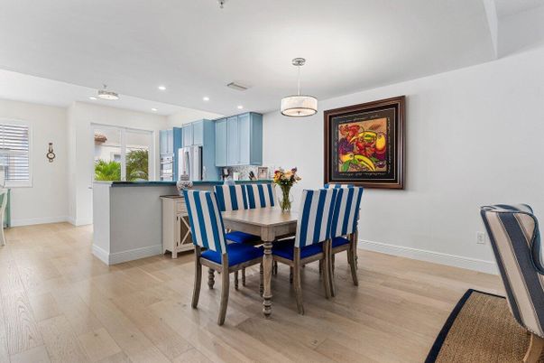 Dining room, Interior, Kitchen, Pendant Lights, Recessed Lighting, Wood Texture Flooring