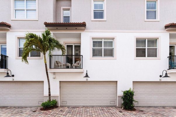 Attached, Exterior, Facade, Spanish Mediterranean
