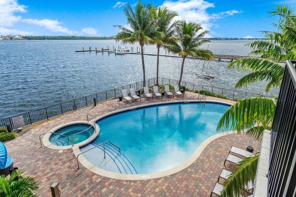 Exterior, Lake, Pool