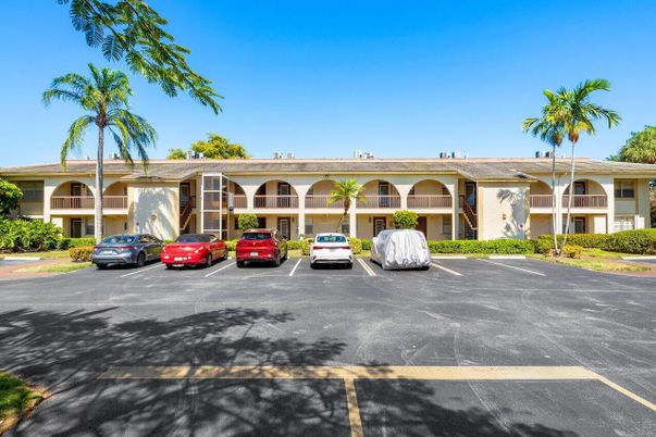 Exterior, Facade, Condo Building