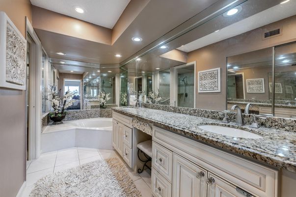 Bathroom, Dual Sink Vanities, Interior, Recessed Lighting