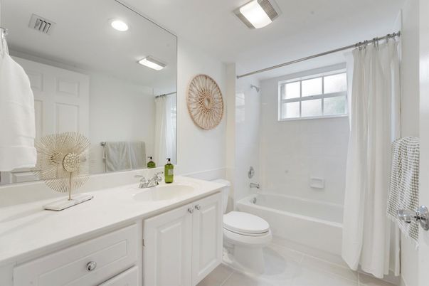 Bathroom, Interior, Recessed Lighting