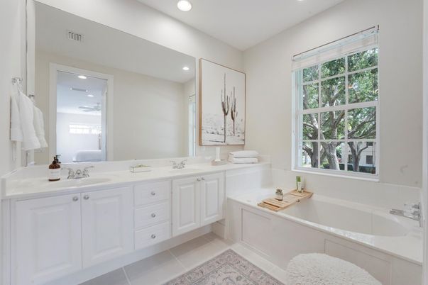 Bathroom, Dual Sink Vanities, Interior, Recessed Lighting