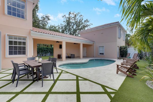 Exterior, Pool