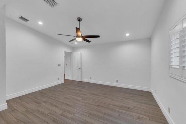 Empty room, Interior, Recessed Lighting, Wood Texture Flooring