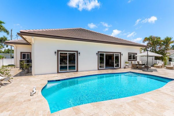 Exterior, Pool