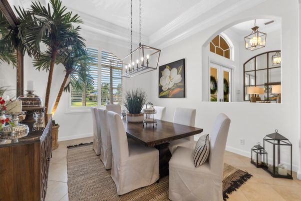 Chandelier, Dining room, Interior, Pendant Lights