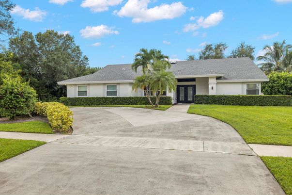 Backyard, Exterior, Facade, Ranch