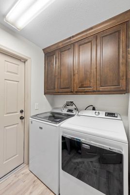 Interior, Washer, Wood Texture Flooring