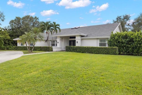 Backyard, Exterior, Facade, Ranch