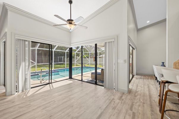 Interior, Recessed Lighting, Sun Room, Wood Texture Flooring