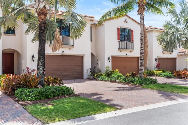 Attached, Exterior, Facade, Spanish Mediterranean