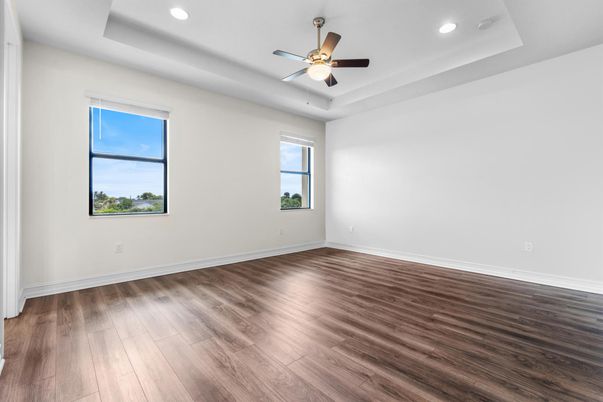 Empty room, Interior, Recessed Lighting, Wood Texture Flooring