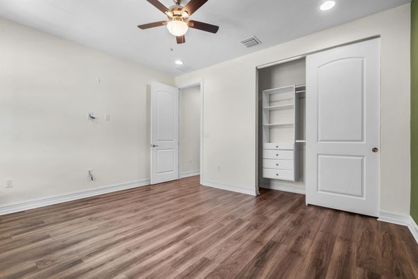Empty room, Interior, Recessed Lighting, Wood Texture Flooring