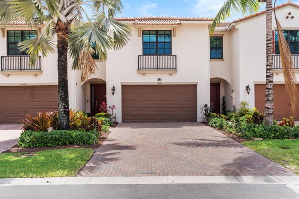 Attached, Exterior, Facade, Spanish Mediterranean