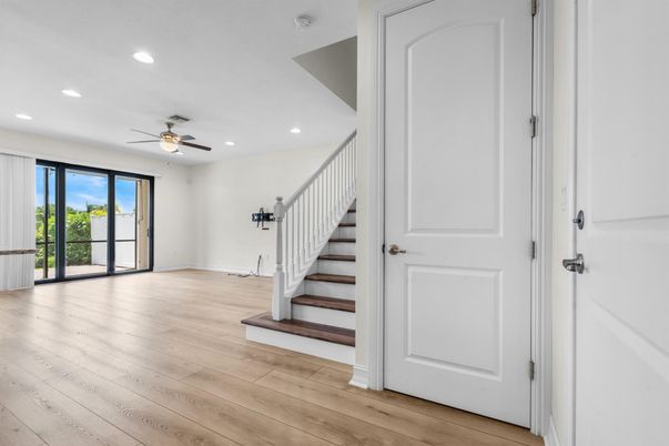 Empty room, Interior, Recessed Lighting, Wood Texture Flooring