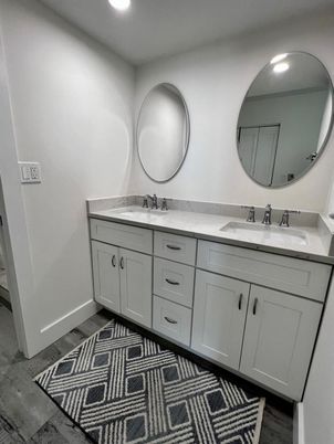 Bathroom, Dual Sink Vanities, Interior, Recessed Lighting