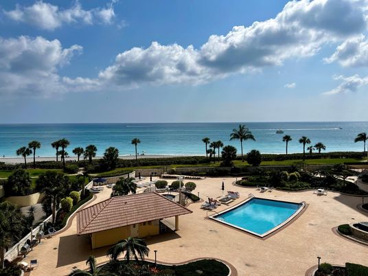 Exterior, Pool, Water