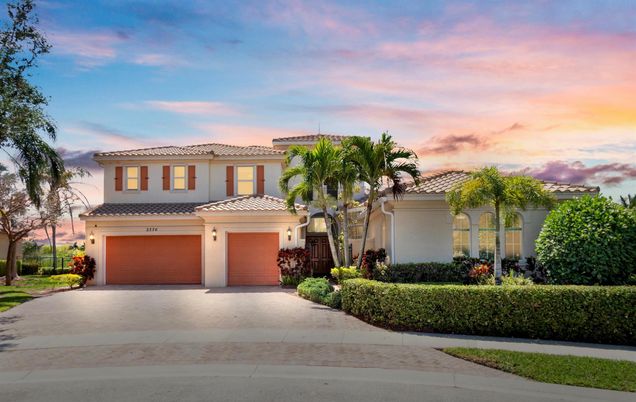 Attached, Exterior, Facade, Mediterranean