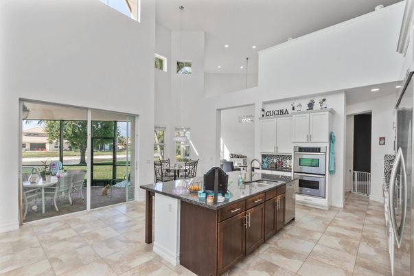 Dining room, Interior, Kitchen, Pendant Lights, Recessed Lighting, Stainless Steel Appliances