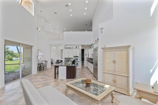 Dining room, Interior, Kitchen, Pendant Lights, Recessed Lighting, Stainless Steel Appliances